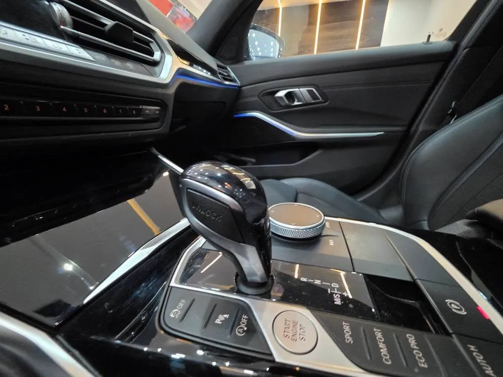 bmw 320i model 2021