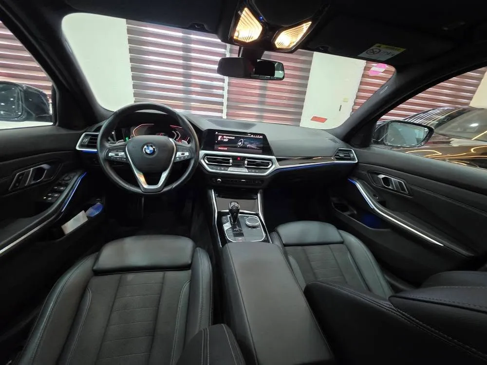 bmw 320i model 2021