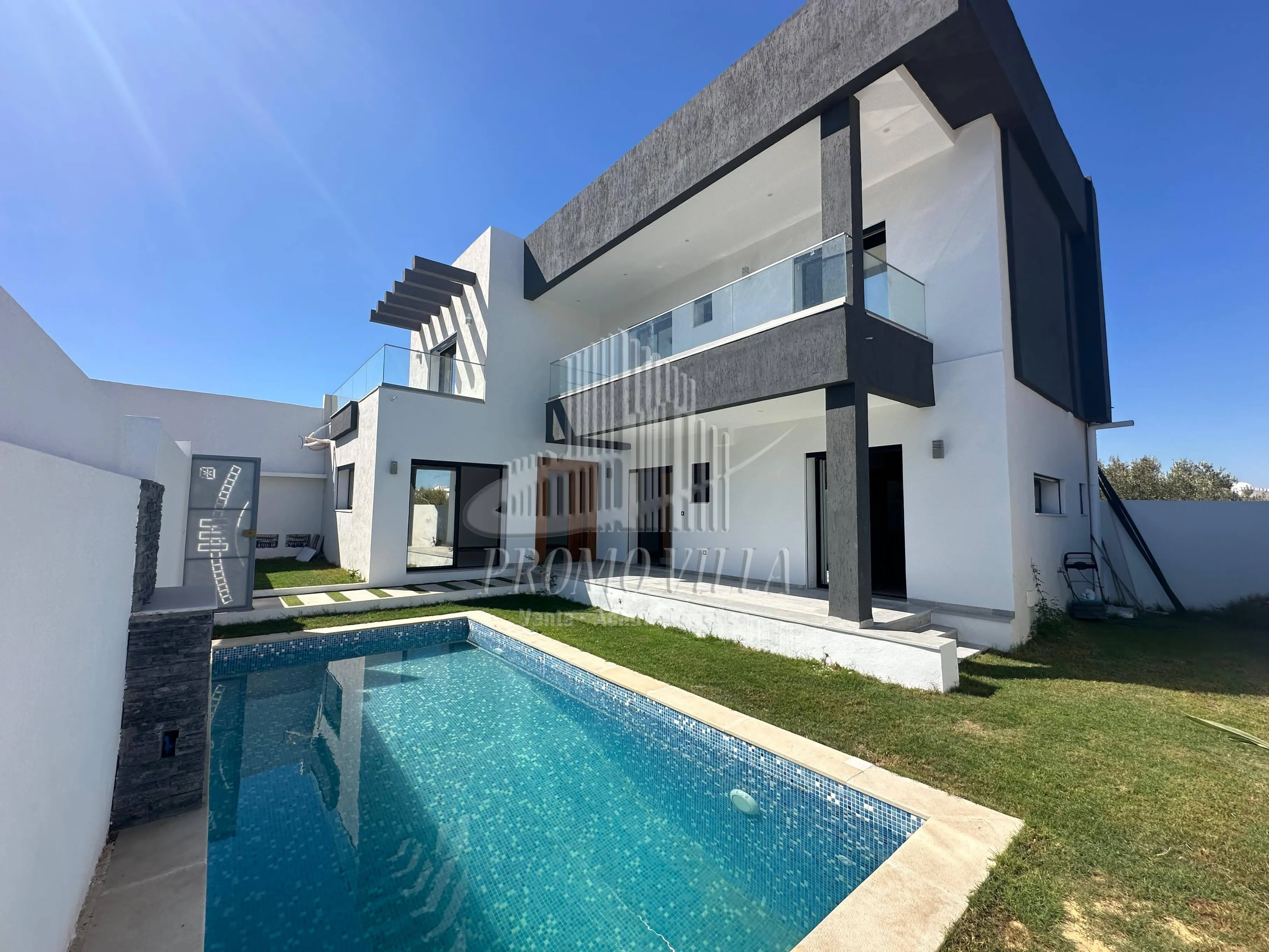 A vendre une belle villa avec piscine située à Hammamet 