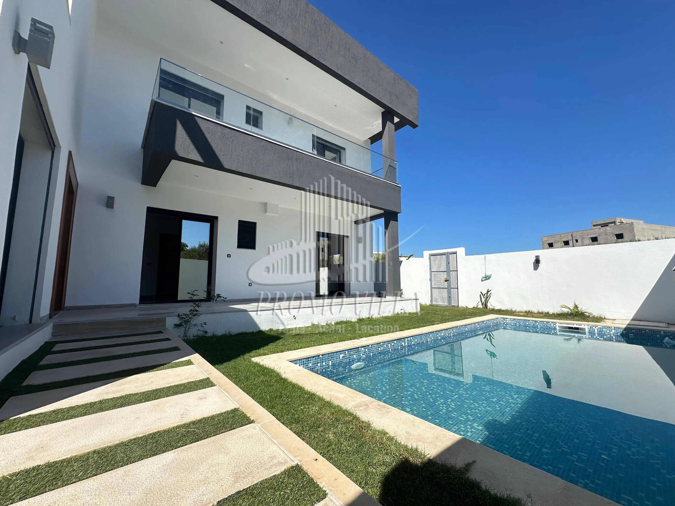 A vendre une belle villa avec piscine située à Hammamet 