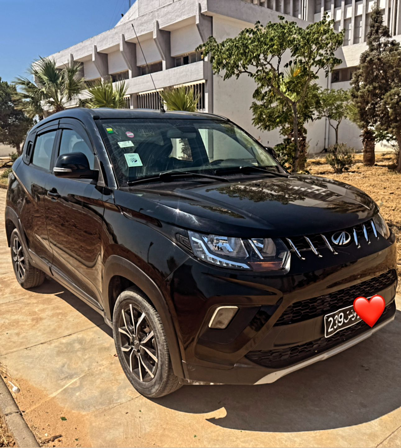 Mahindra kuv 100 k8 age 2 ans