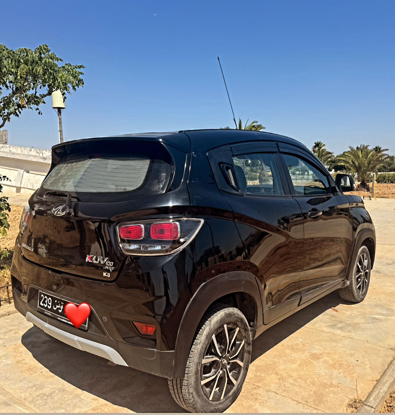 Mahindra kuv 100 k8 age 2 ans