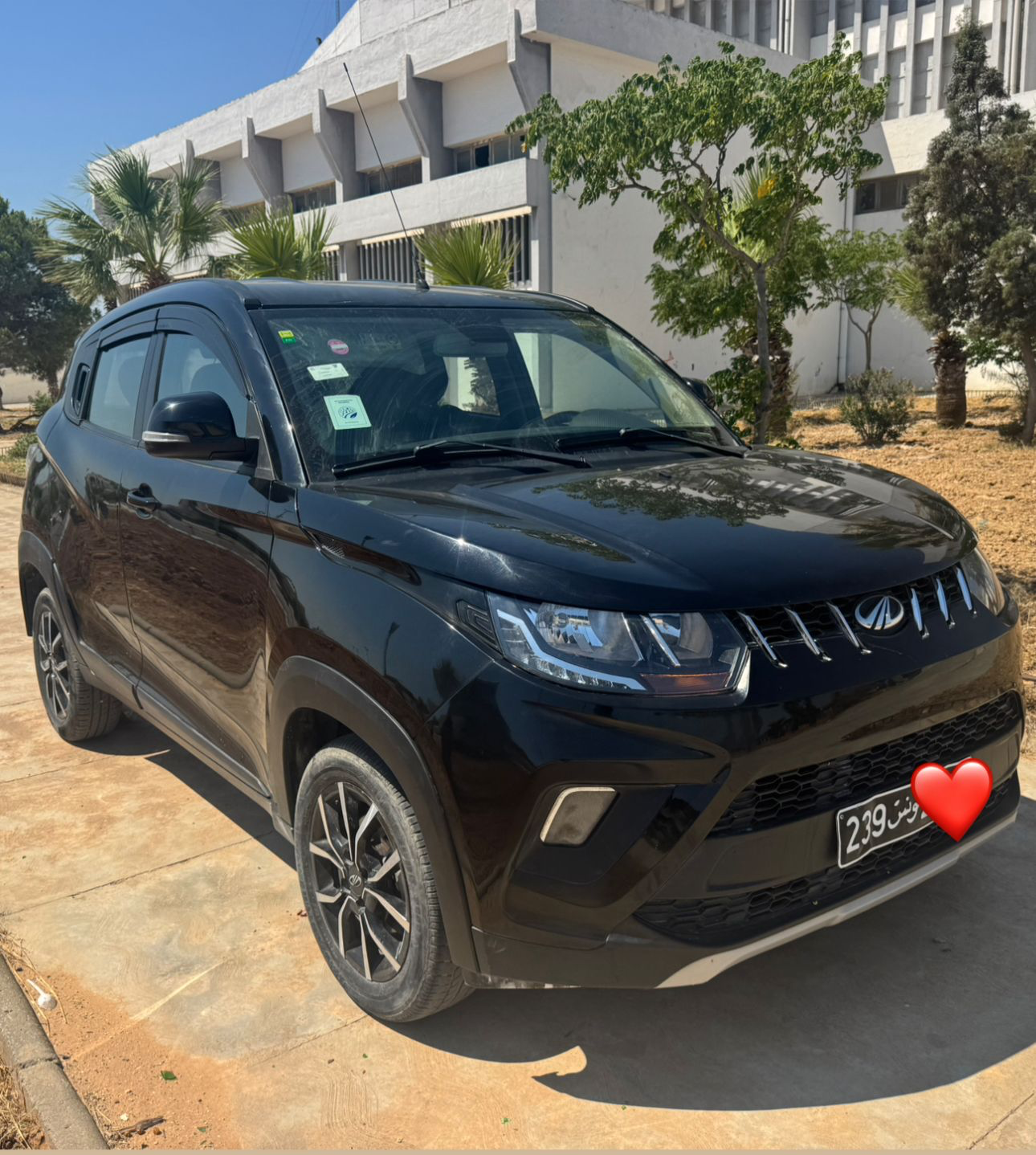 Mahindra kuv 100 k8 age 2 ans