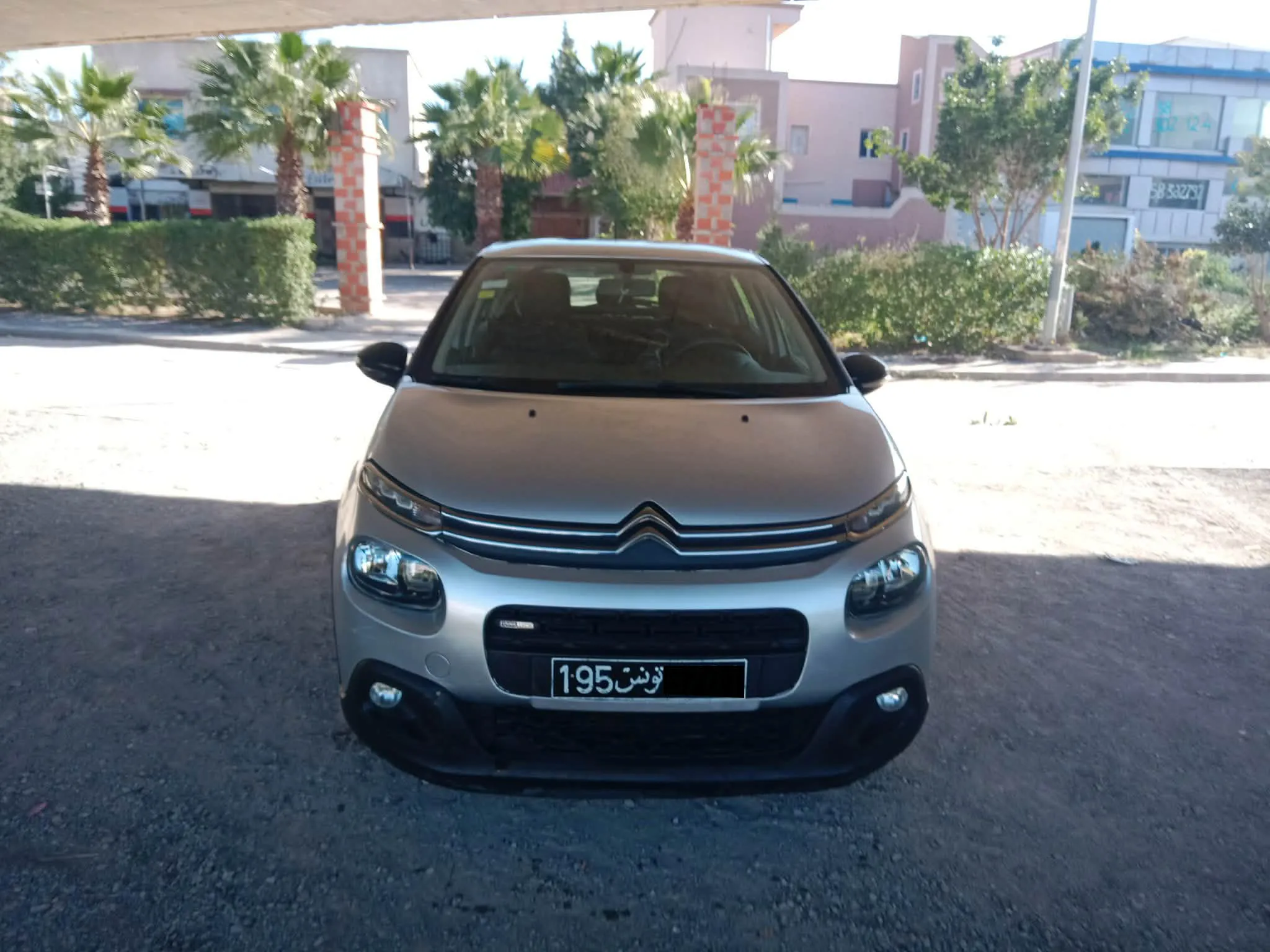 A vendre c3 essence 4 cv  29 MD modèle 2017 tt option mechia 126.000 km   tél 27.870.290