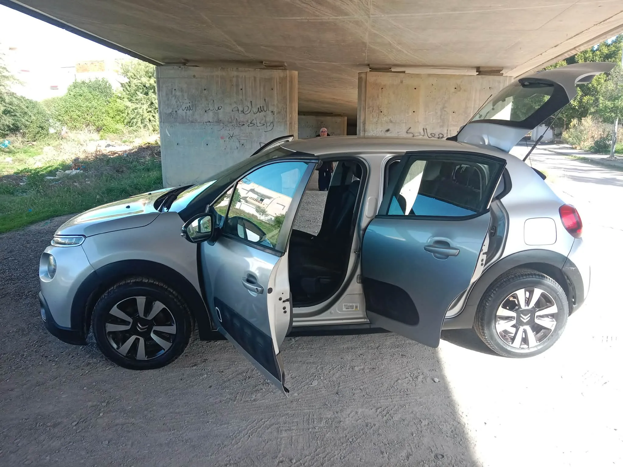 A vendre c3 essence 4 cv  29 MD modèle 2017 tt option mechia 126.000 km   tél 27.870.290