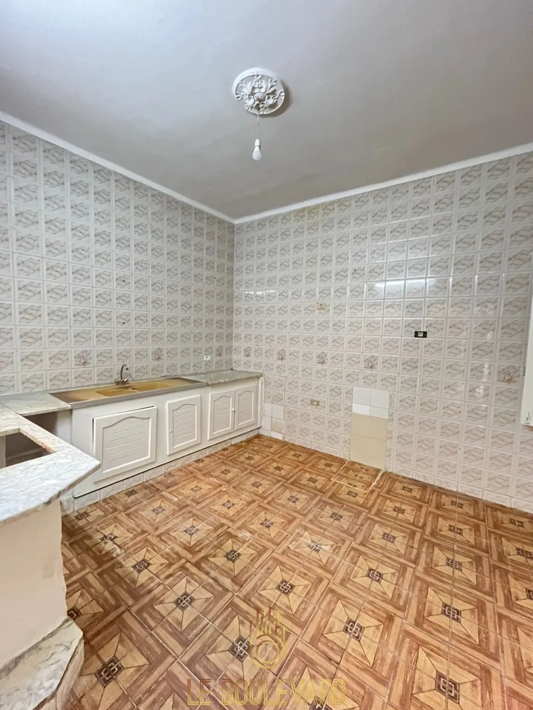 A Vendre Maison S+3 au rez-de-chaussée avec garage, située à Bir Challouf, Nabeul