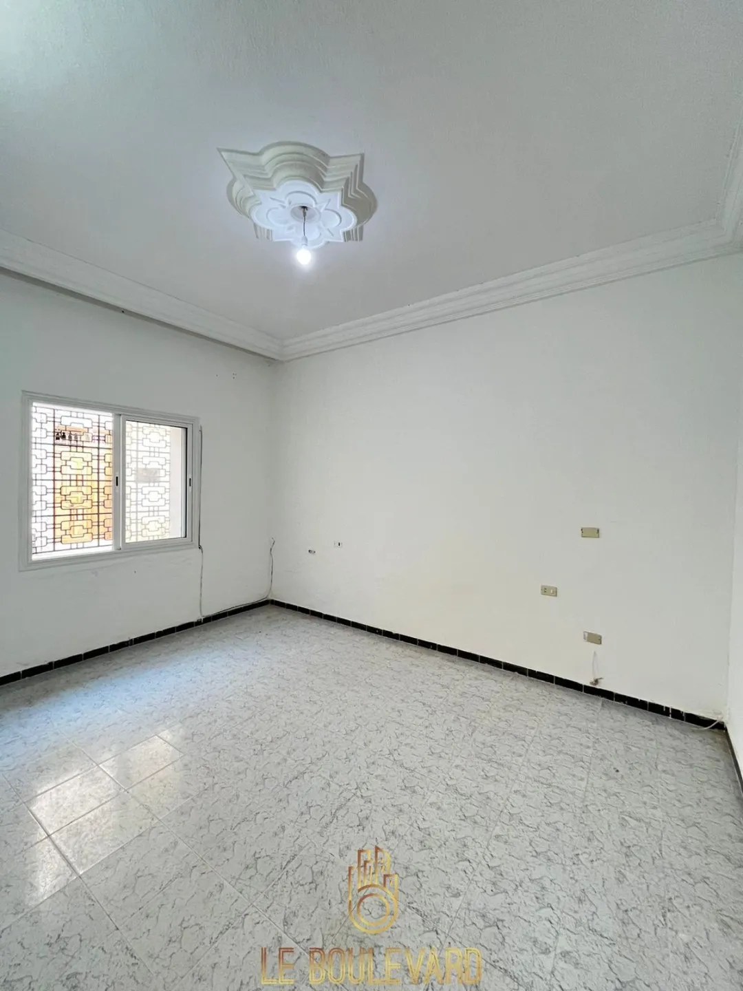 A Vendre Maison S+3 au rez-de-chaussée avec garage, située à Bir Challouf, Nabeul