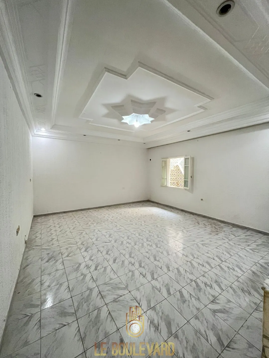 A Vendre Maison S+3 au rez-de-chaussée avec garage, située à Bir Challouf, Nabeul