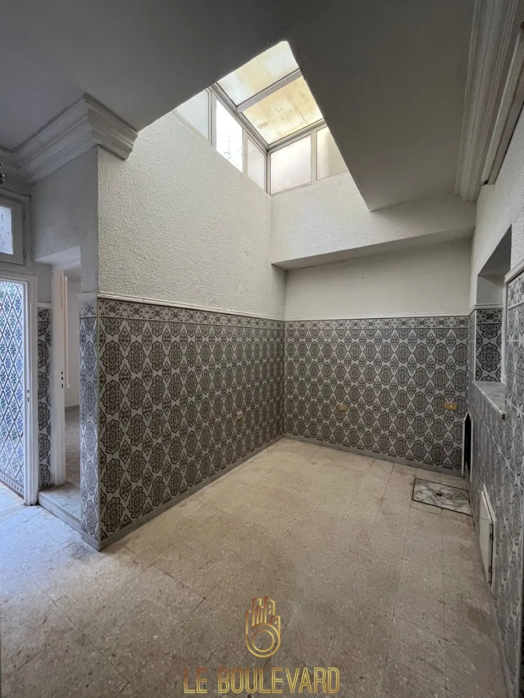 A Vendre Maison S+3 au rez-de-chaussée avec garage, située à Bir Challouf, Nabeul