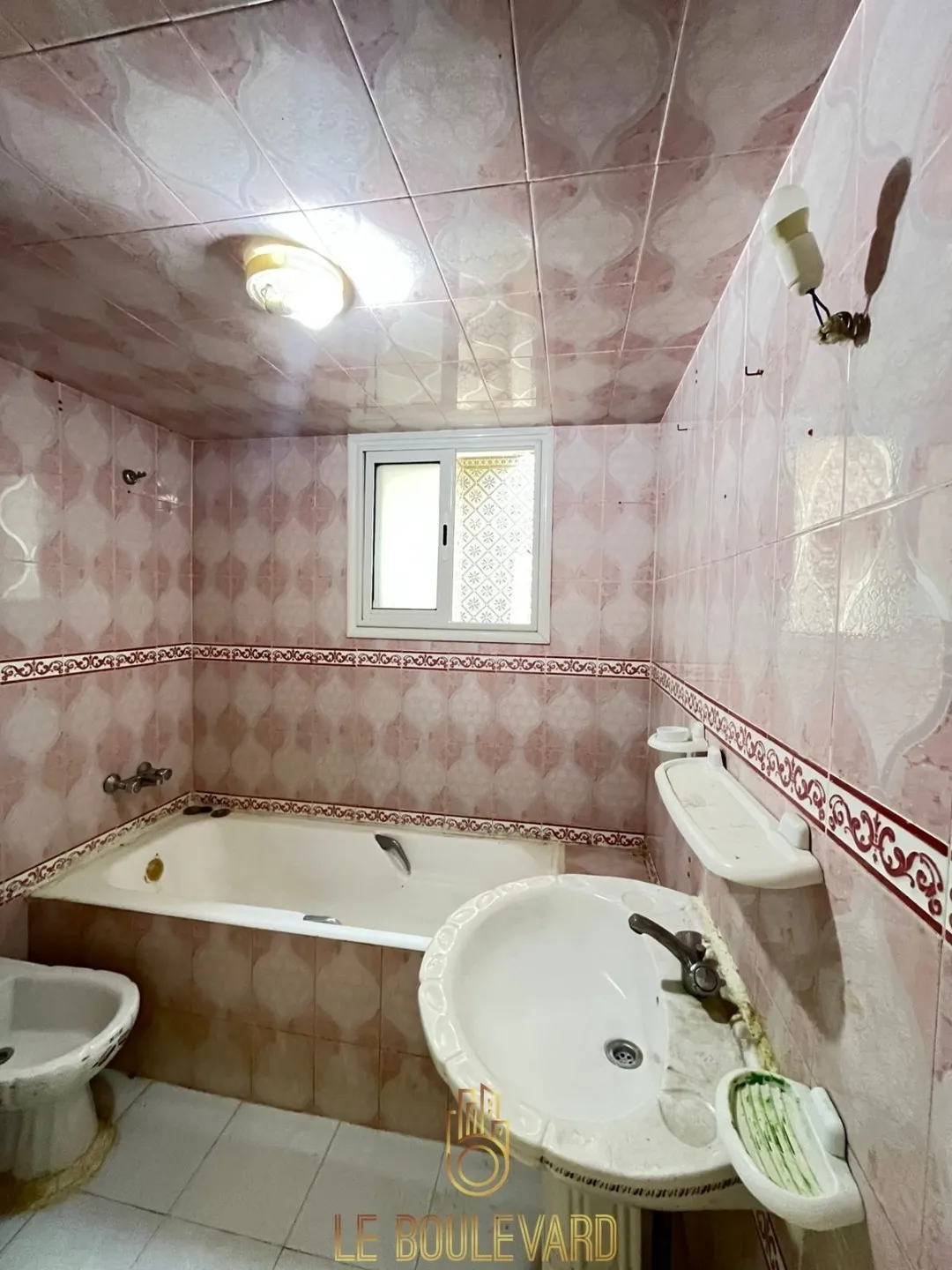 A Vendre Maison S+3 au rez-de-chaussée avec garage, située à Bir Challouf, Nabeul