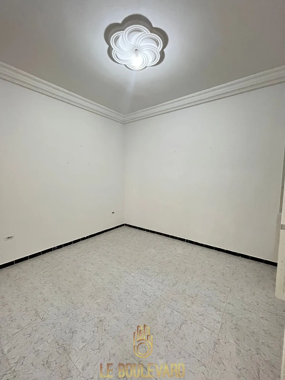 A Vendre Maison S+3 au rez-de-chaussée avec garage, située à Bir Challouf, Nabeul