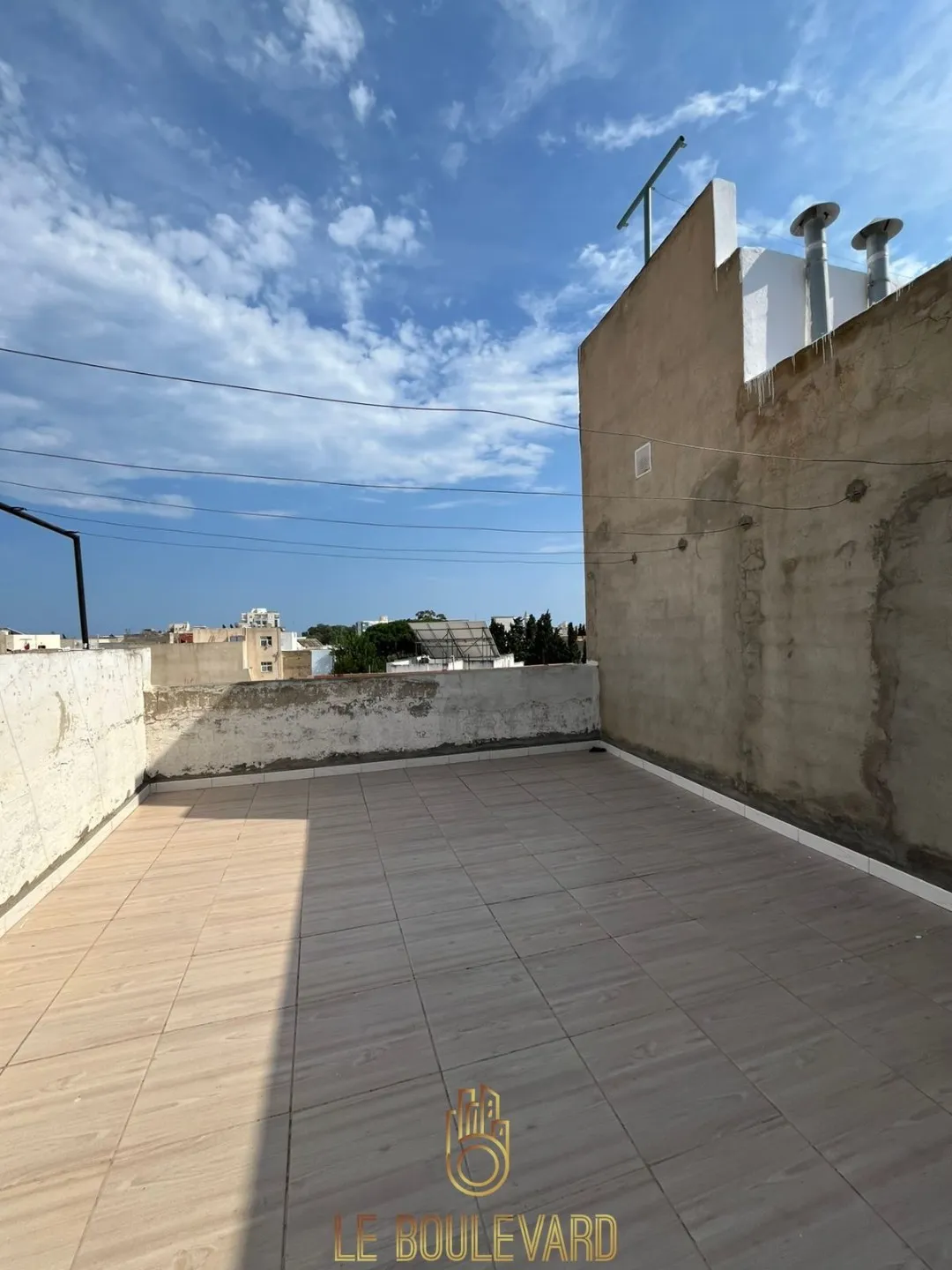 A Vendre Maison S+3 au rez-de-chaussée avec garage, située à Bir Challouf, Nabeul