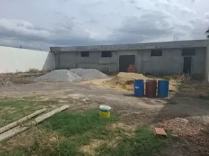 À LOUER : Grand garage/dépôt à Khlidia, Barouda Ke