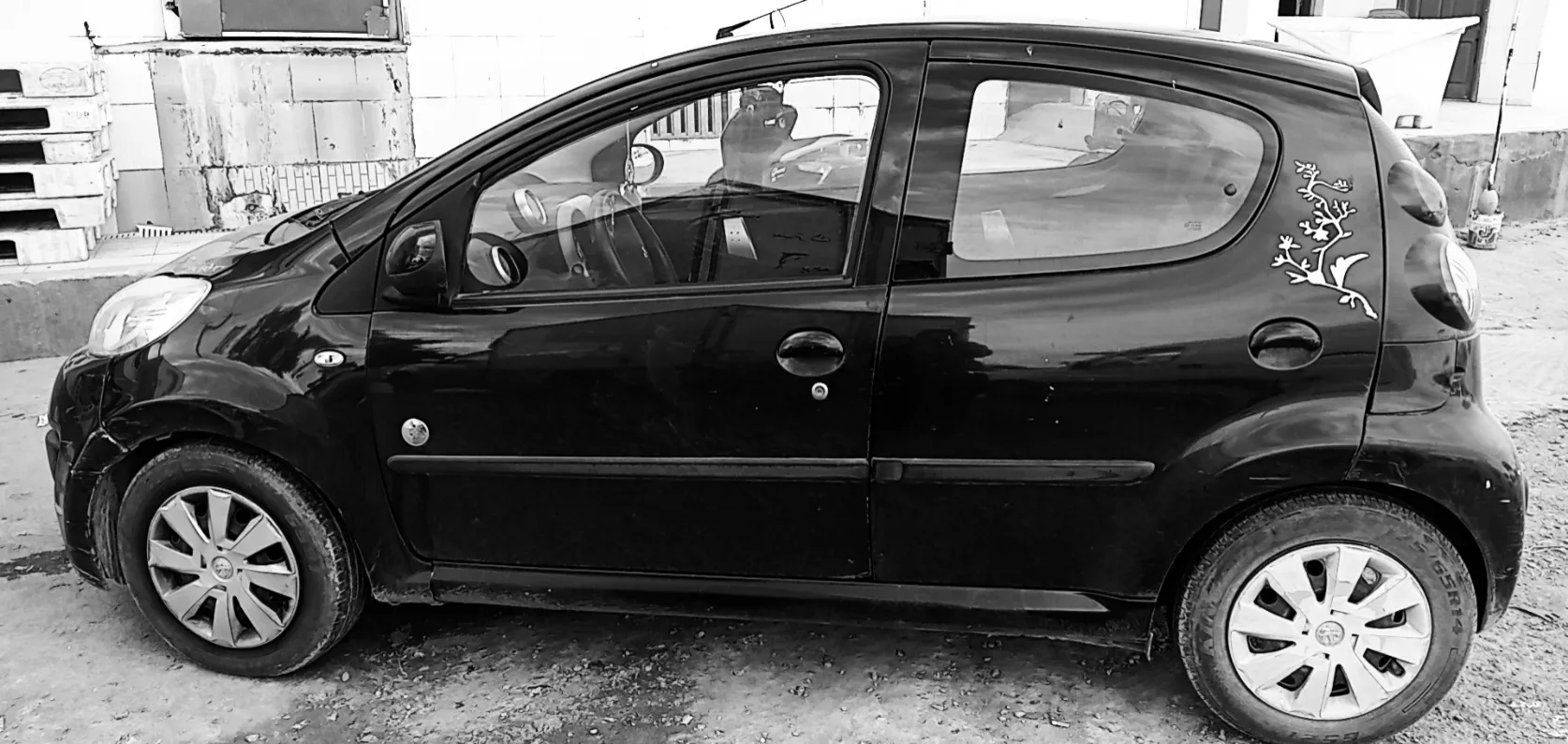 Peugeot 107-Essence-2012