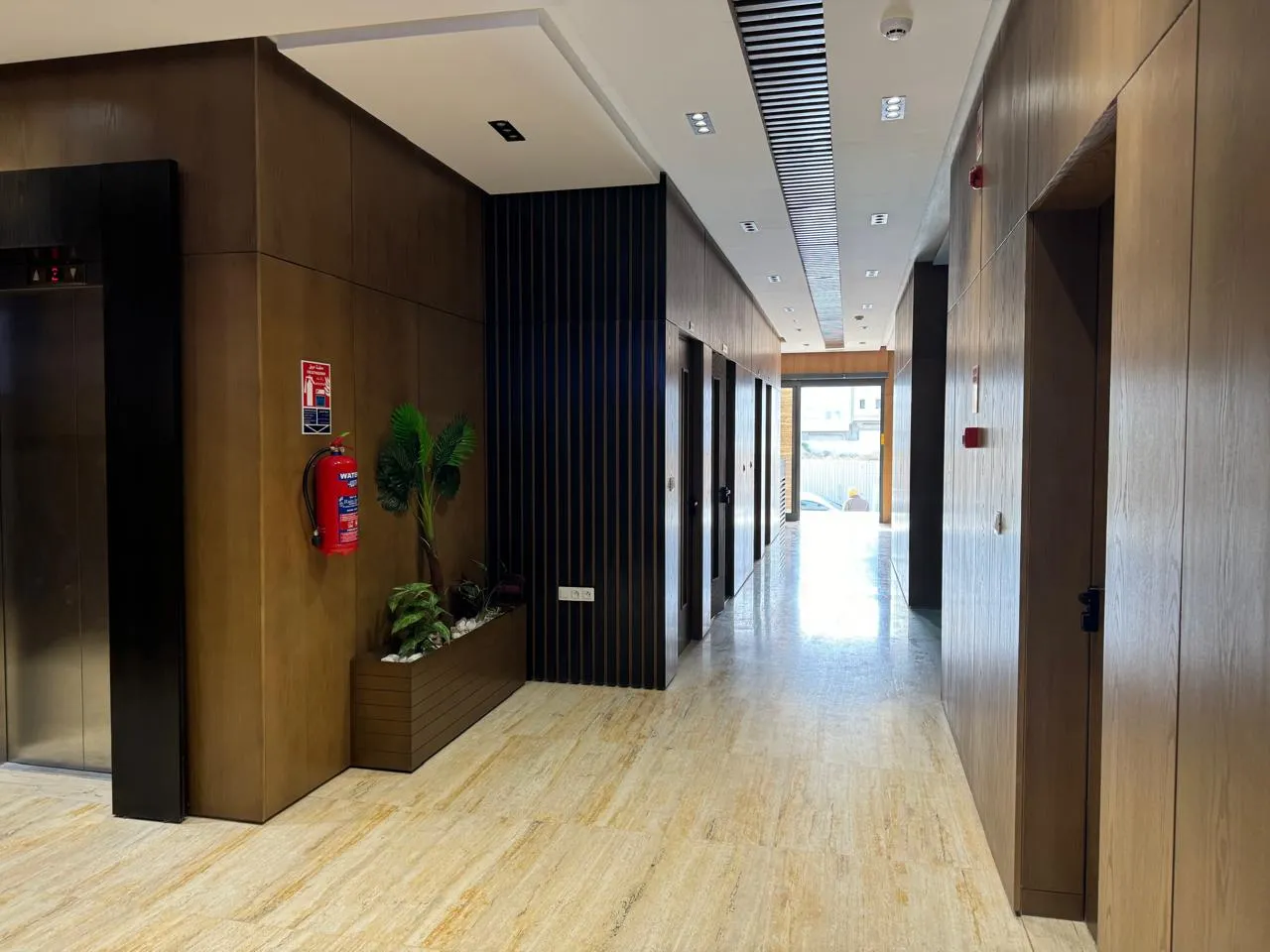 SUPER BUREAU EN OPEN SPACE 1222 M² à Montplaisir