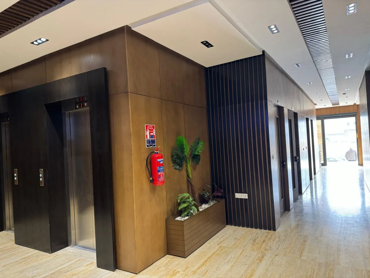 SUPER BUREAU EN OPEN SPACE 1222 M² à Montplaisir