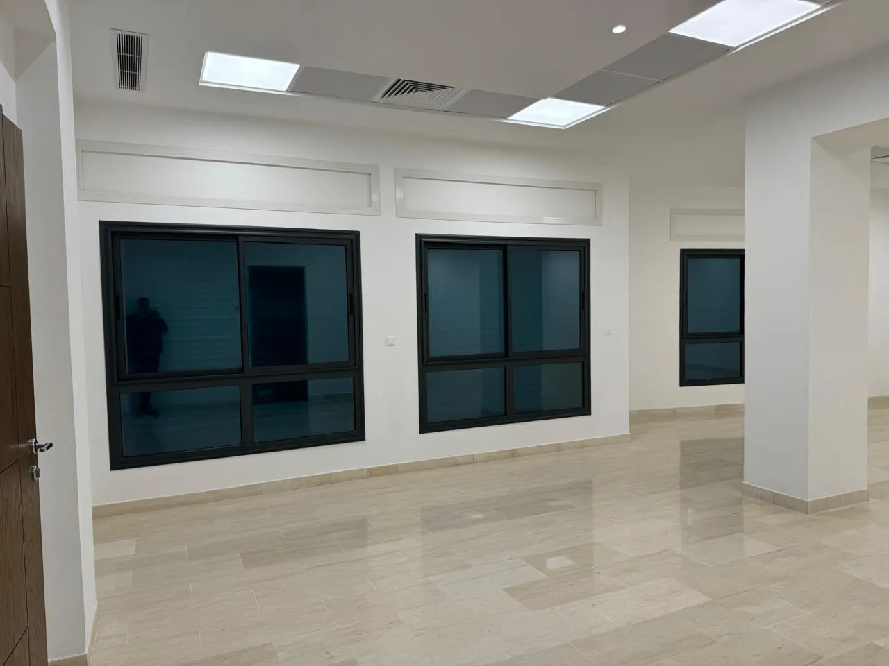 SUPER BUREAU EN OPEN SPACE 1222 M² à Montplaisir