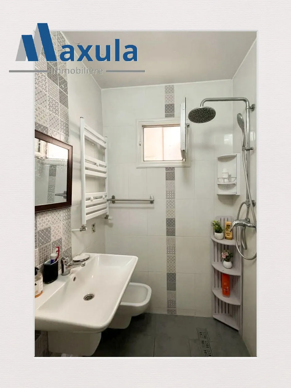 À VENDRE MAISON R+1 AVEC REZ COMMERCIAL DANS LE CENTRE DE BEN AROUS