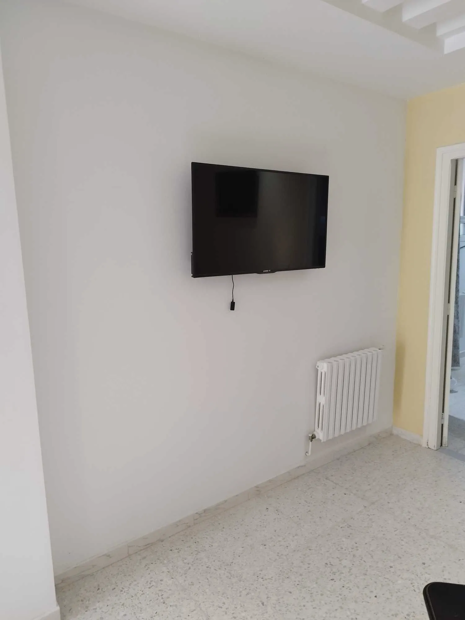 Studio meublé à louer à nkhilette 