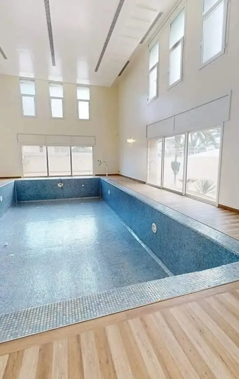 Vente d'une Villa Prestigieuse à la Baie des Anges, Proche de Port El Kantaou