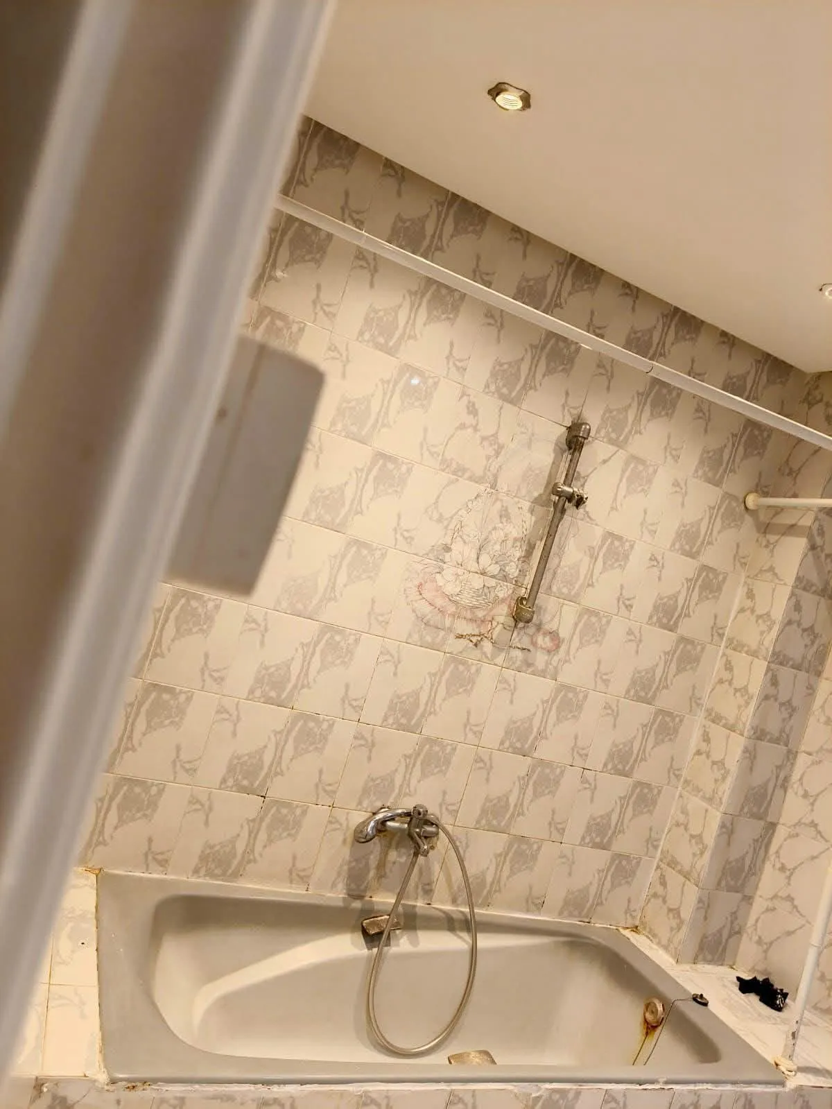 une villa spacieuse s+4 a louer situé a Manzah 9 Prés de Centre Makni