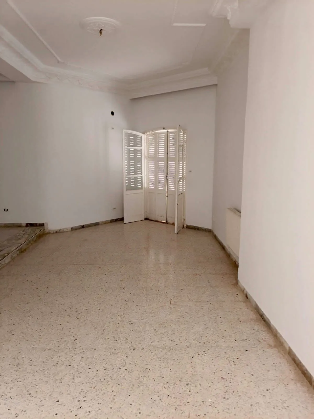 une villa spacieuse s+4 a louer situé a Manzah 9 Prés de Centre Makni