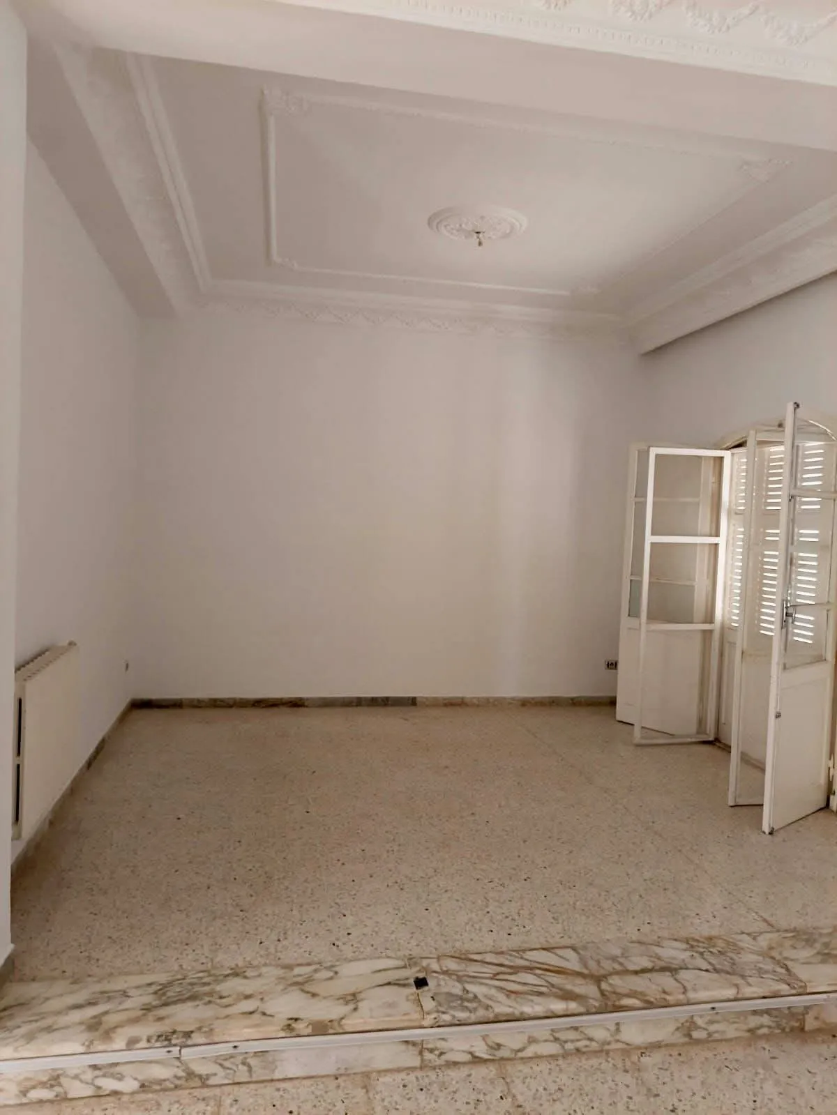 une villa spacieuse s+4 a louer situé a Manzah 9 Prés de Centre Makni