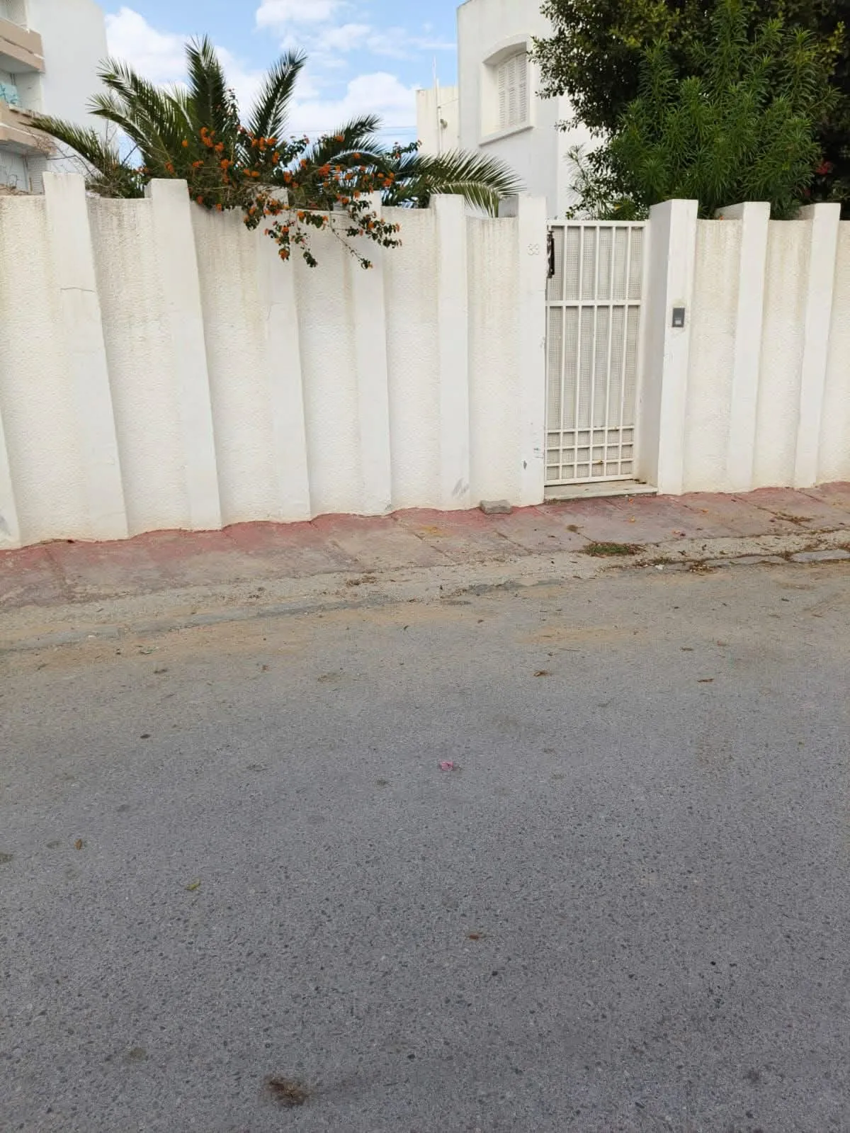 une villa spacieuse s+4 a louer situé a Manzah 9 Prés de Centre Makni