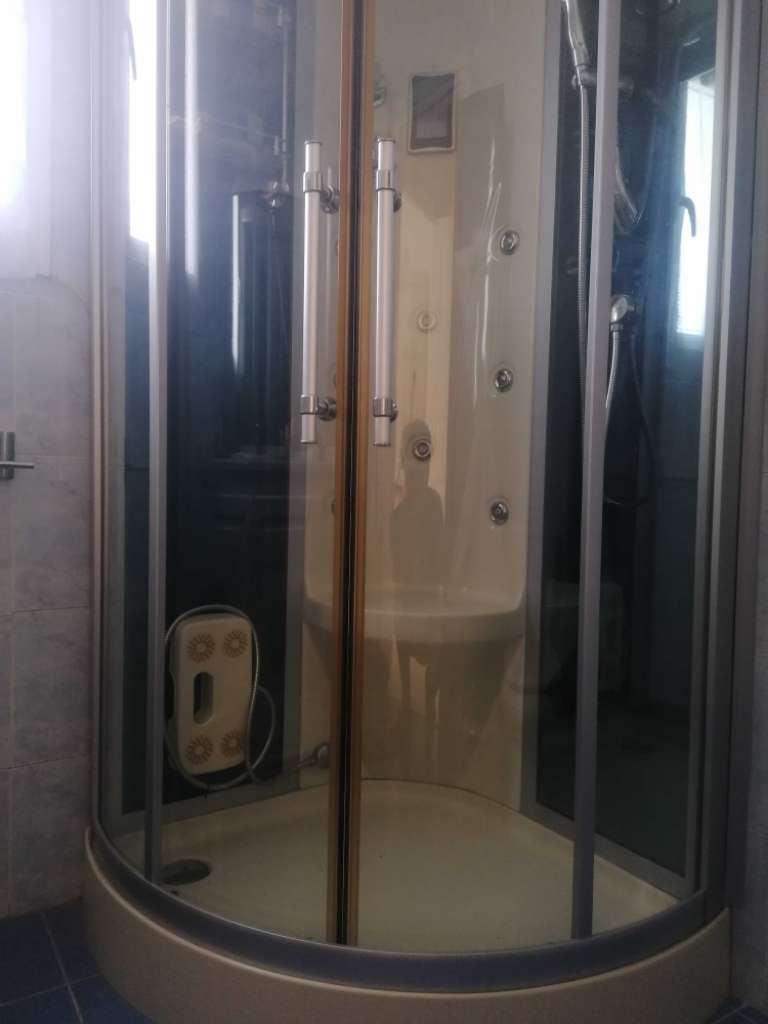 Cabine de douche hydromasseur 