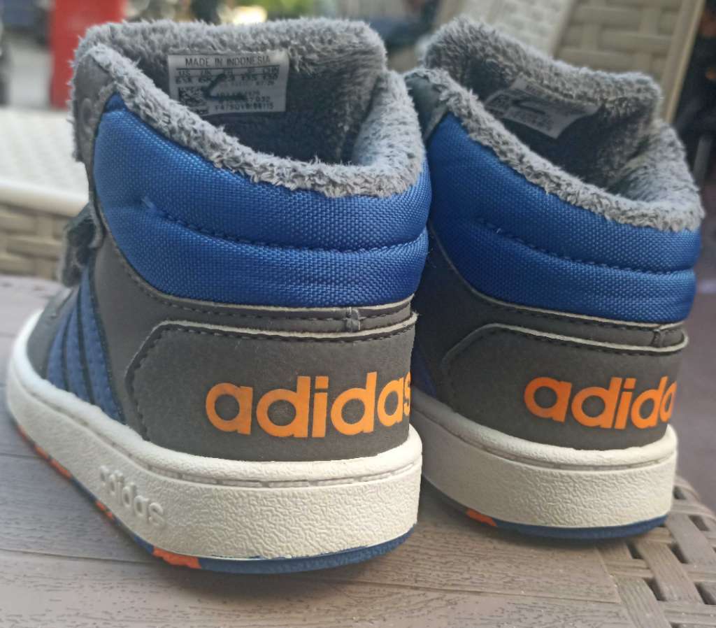 Adidas pour petit enfant 