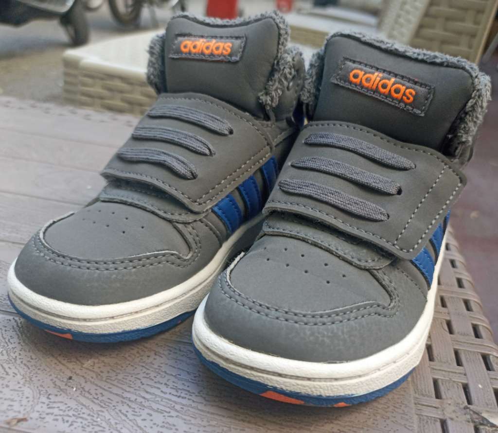 Adidas pour petit enfant 