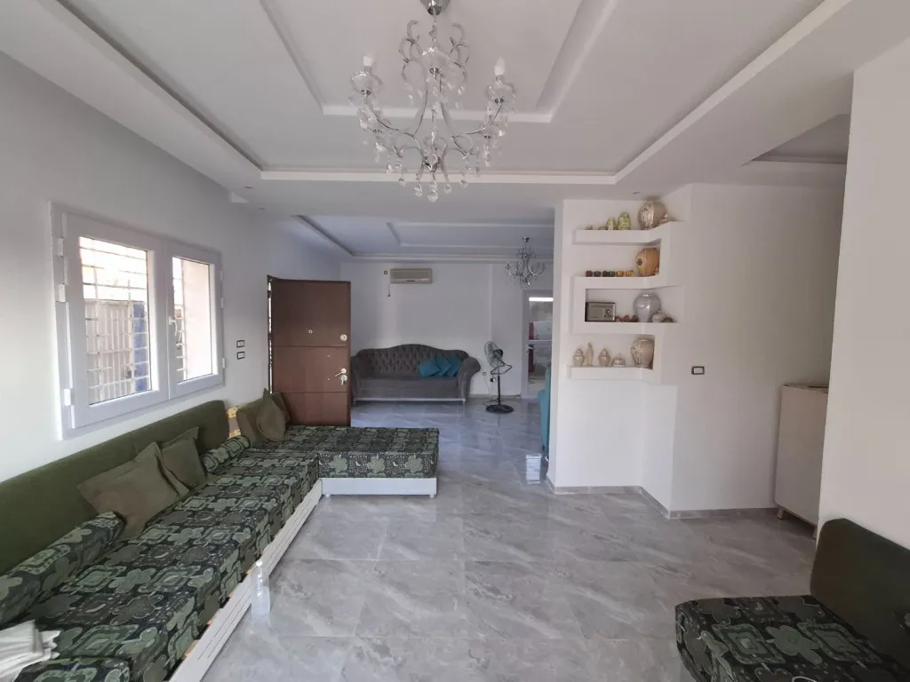Maison d’angle neuve 2025 avec jardin, garage et étage inachevé – Proximité Tunis, 6 min d’Azur