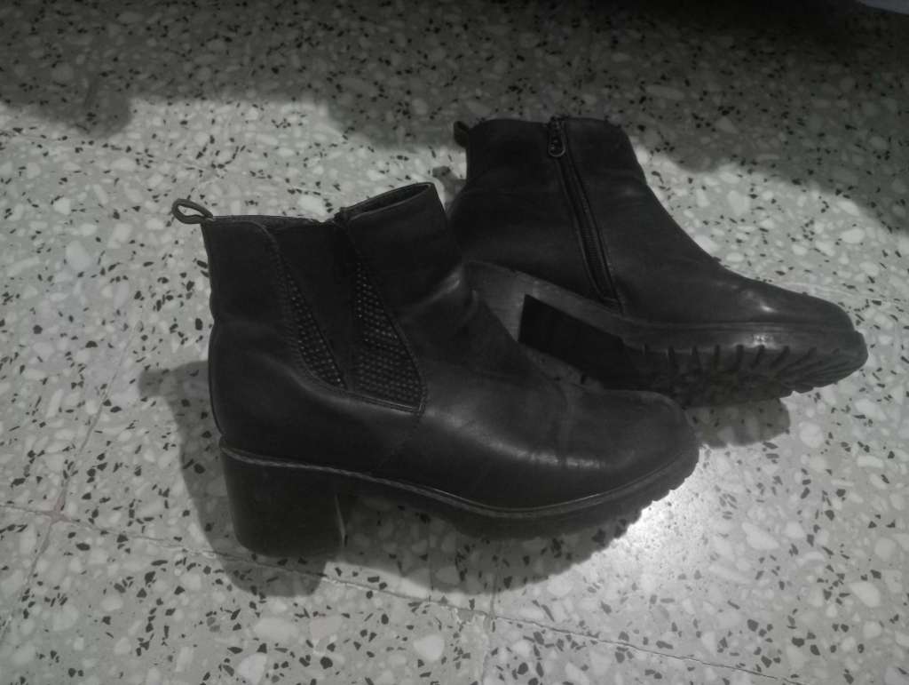 Des bottines noirs