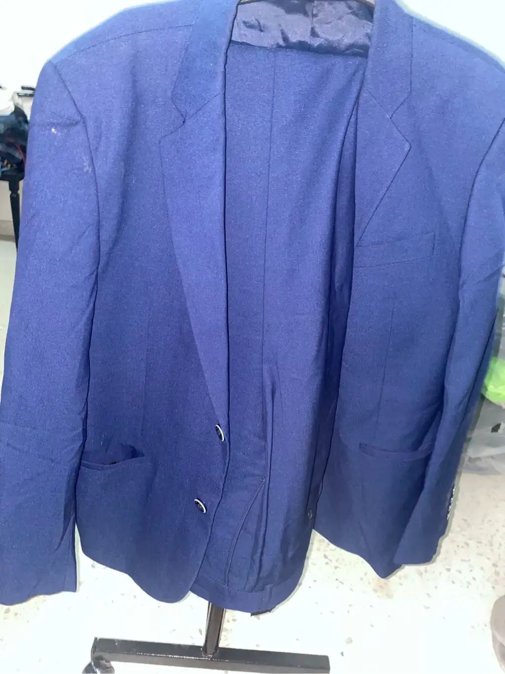 11 costumes taille 52