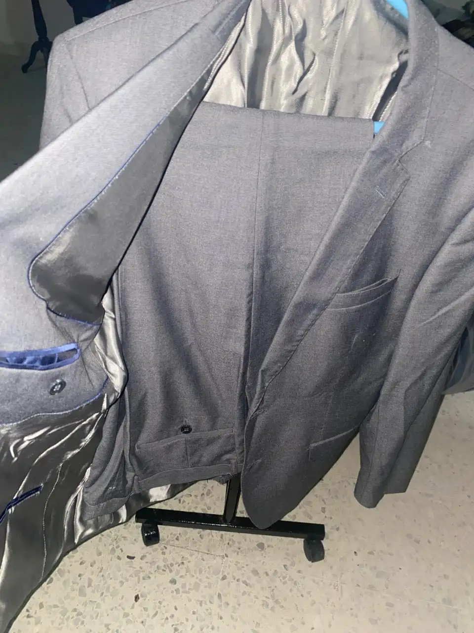11 costumes taille 52