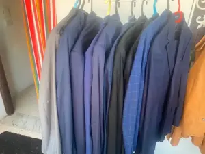 11 costumes taille 52