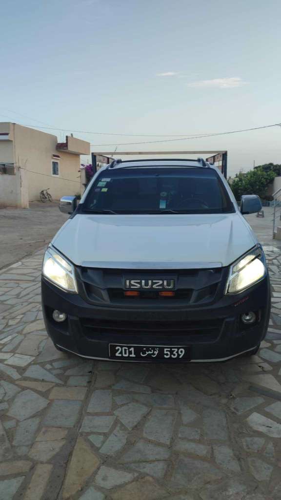 D-max premier main