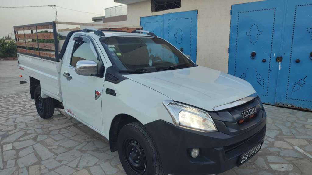 D-max premier main