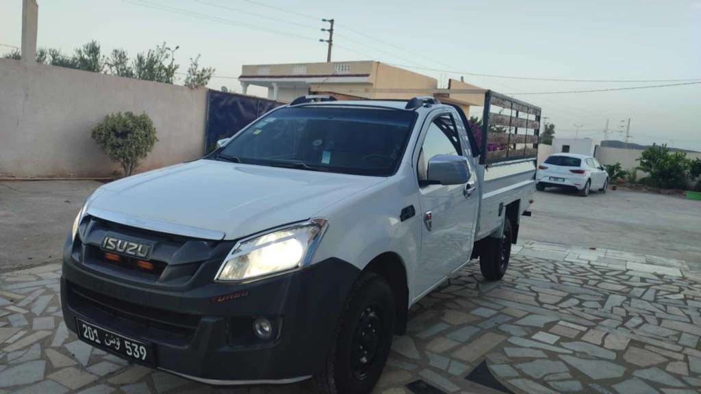 D-max premier main