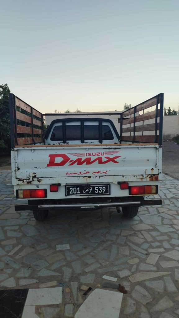 D-max premier main