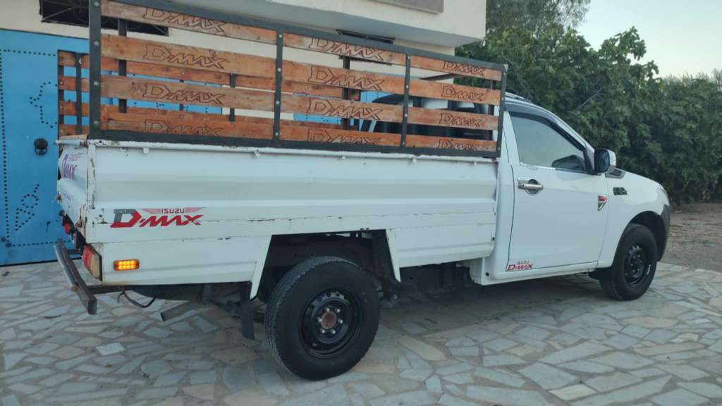 D-max premier main