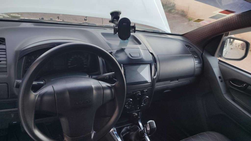 D-max premier main