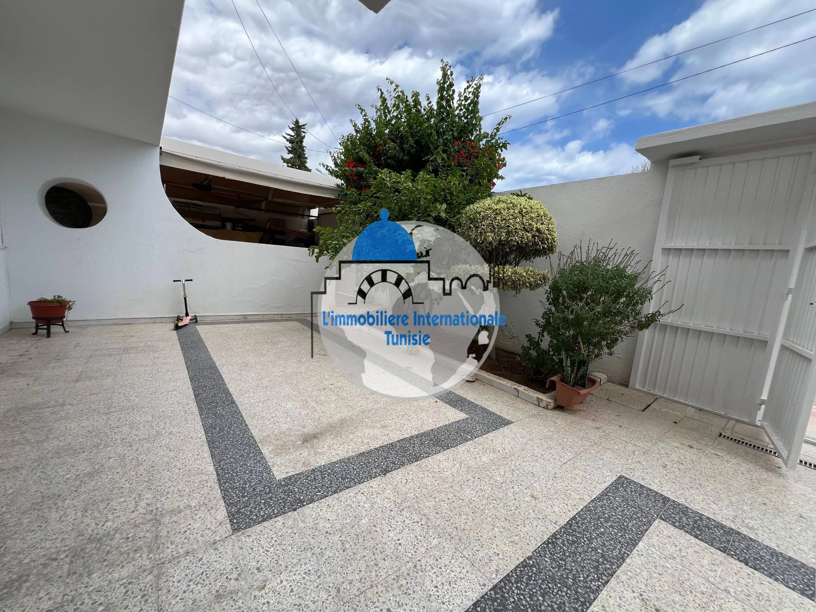 Appartement S+2 au RDC à louer - à khzema Est