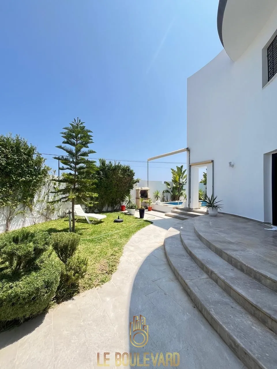 Pour vos vacances : Villa S+4 haut standing avec piscine à Hammamet Nord