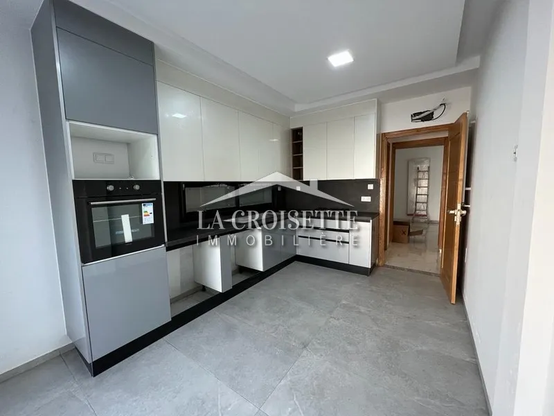 Villa s4 avec piscine à La Soukra MVL1311