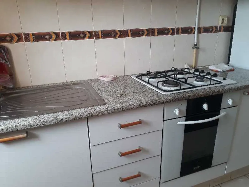 un appartement s+1 richement meublé a louer situé a ennacer 2 a coté zen