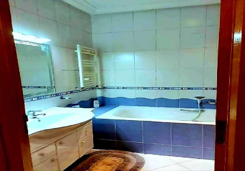 Cité Ennasr2  à louer S+2 meublé à l'année 