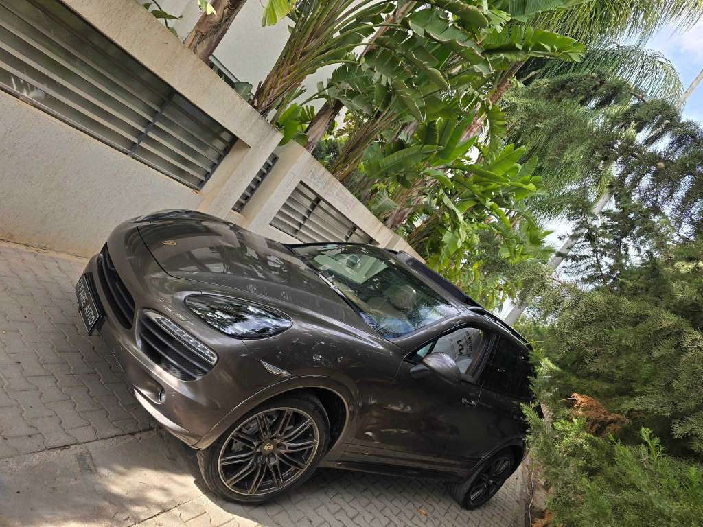 PORSCHE CAYENNE GTS2012 V8 ESSENCEđ
đ on accepte l Ă©change des voitures