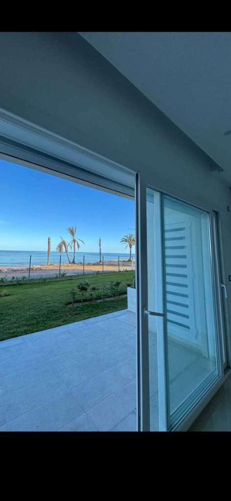 À Vendre | Superbe Appartement S+2 pied dans l’eau à Chatt Meriem