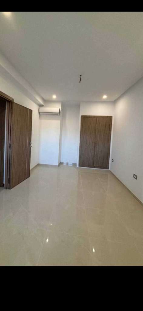 À Vendre | Superbe Appartement S+2 pied dans l’eau à Chatt Meriem